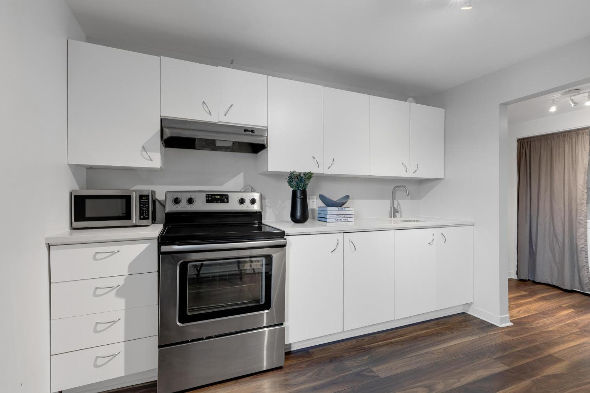 Liv Mtl Soho Aparthotel Монреал Екстериор снимка