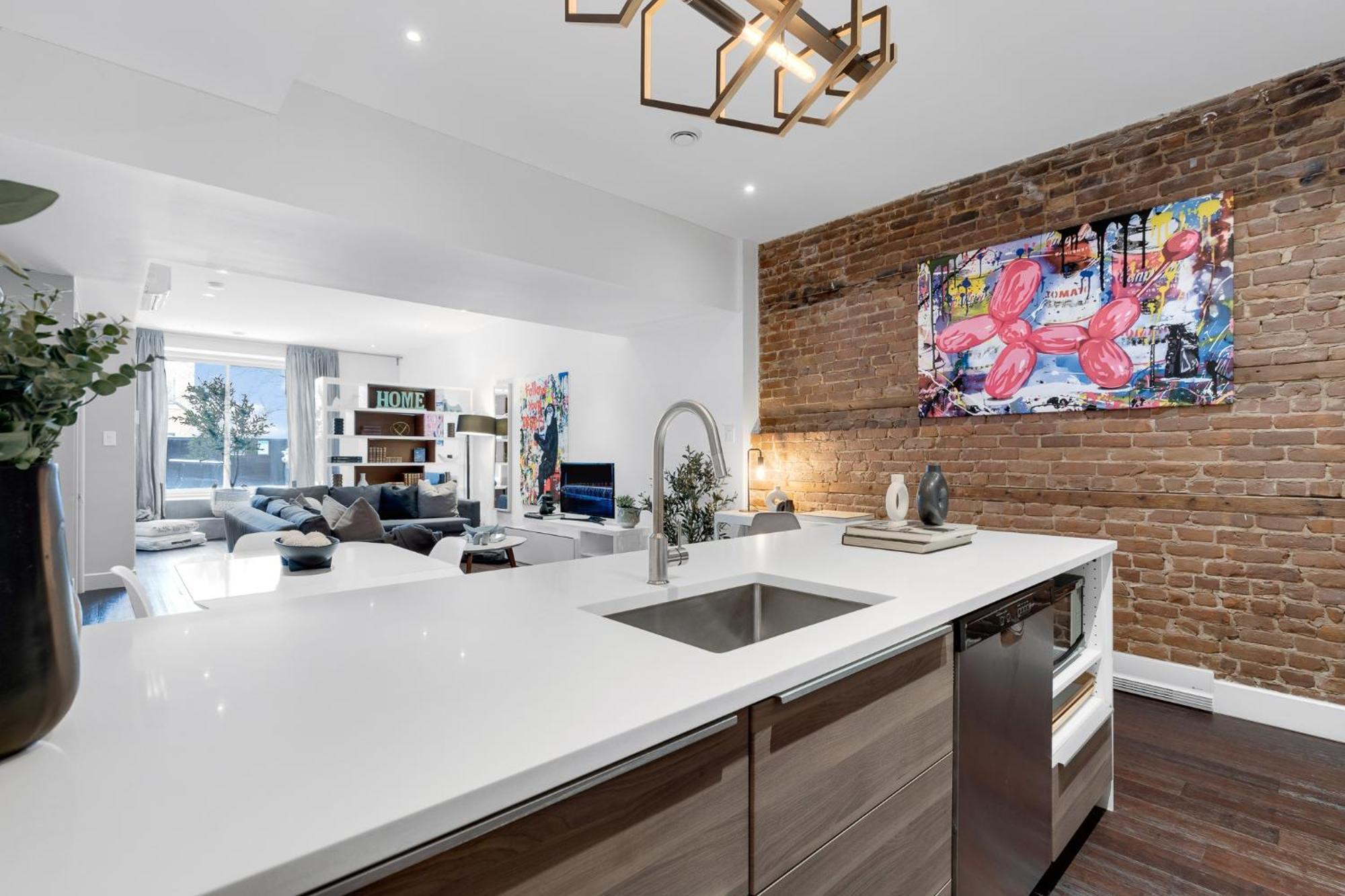 Liv Mtl Soho Aparthotel Монреал Екстериор снимка