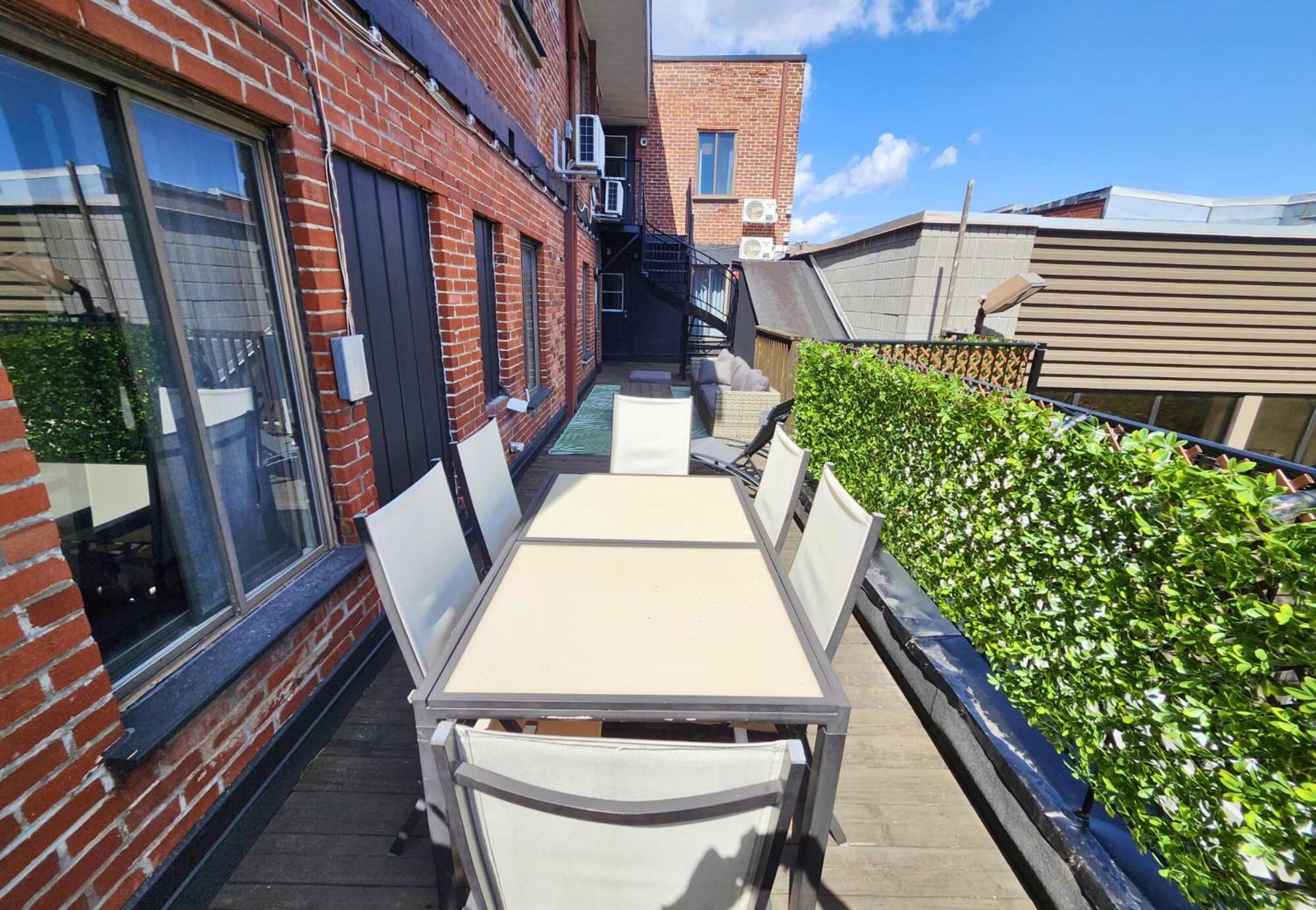 Liv Mtl Soho Aparthotel Монреал Екстериор снимка