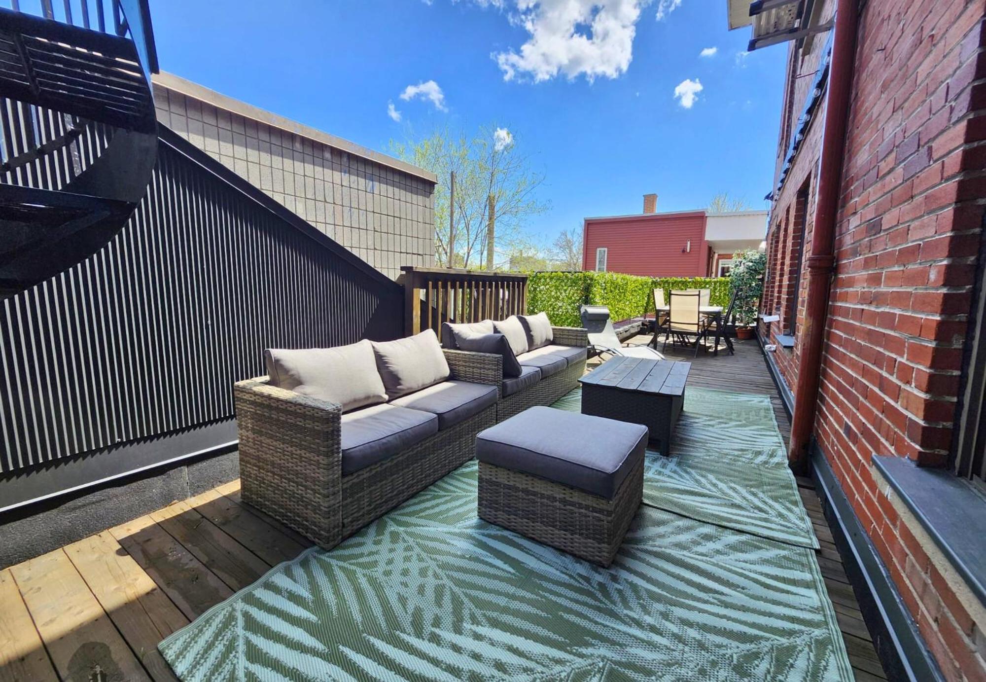 Liv Mtl Soho Aparthotel Монреал Екстериор снимка